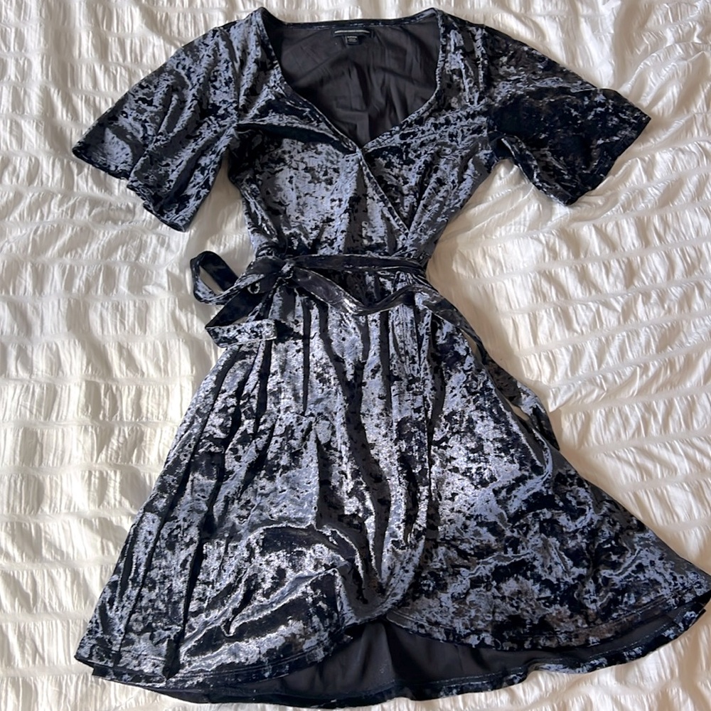 Crushed velvet navy blue tulip wrap dress American eagle small
